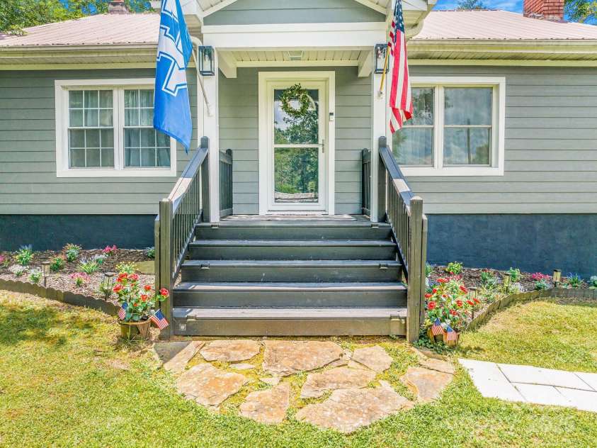 474 Glenwood Drive, Marion, NC 28752.  MLS# CAR4276270, YatesRealty ID 32411. 