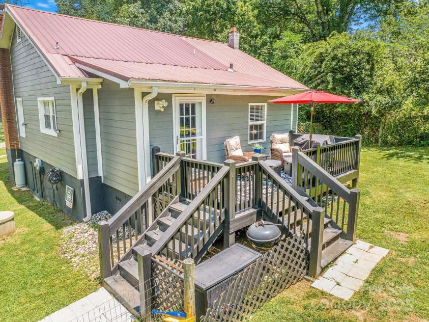 474 Glenwood Drive, Marion, NC 28752.  MLS# CAR4276270, YatesRealty ID 32411. 