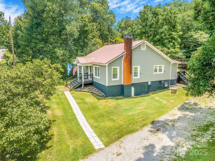 474 Glenwood Drive, Marion, NC 28752.  MLS# CAR4276270, YatesRealty ID 32411. 