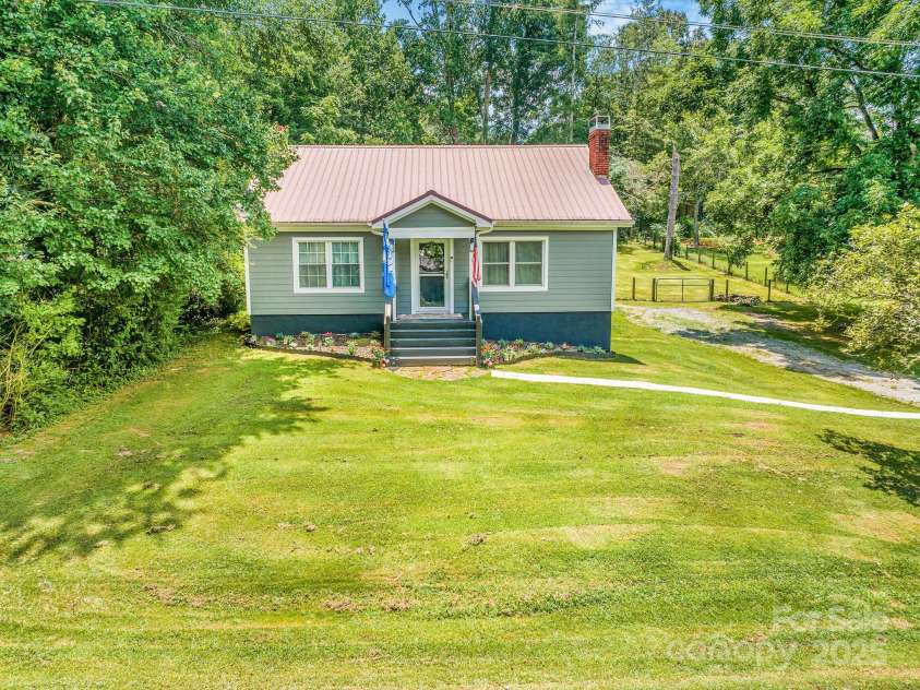 474 Glenwood Drive, Marion, NC 28752.  MLS# CAR4276270, YatesRealty ID 32411. 