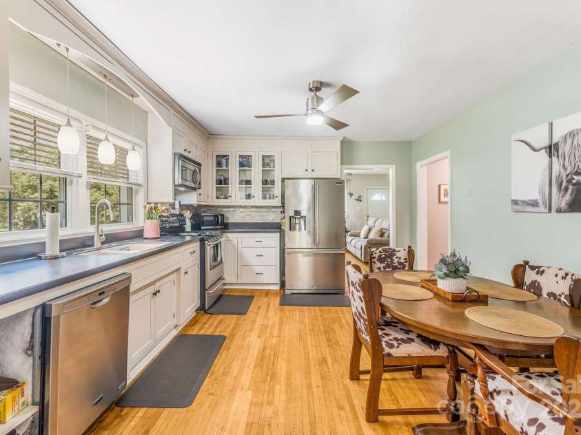 474 Glenwood Drive, Marion, NC 28752.  MLS# CAR4276270, YatesRealty ID 32411. Bright and Sunny eat in kitchen.