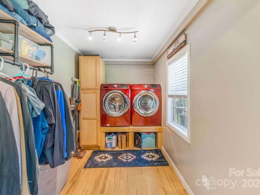 474 Glenwood Drive, Marion, NC 28752.  MLS# CAR4276270, YatesRealty ID 32411. Laundry / Mudroom