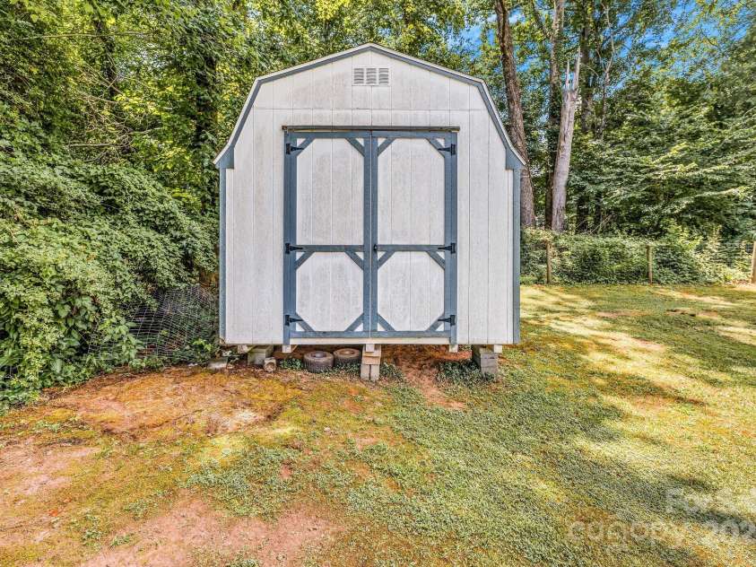 474 Glenwood Drive, Marion, NC 28752.  MLS# CAR4276270, YatesRealty ID 32411. Storage building