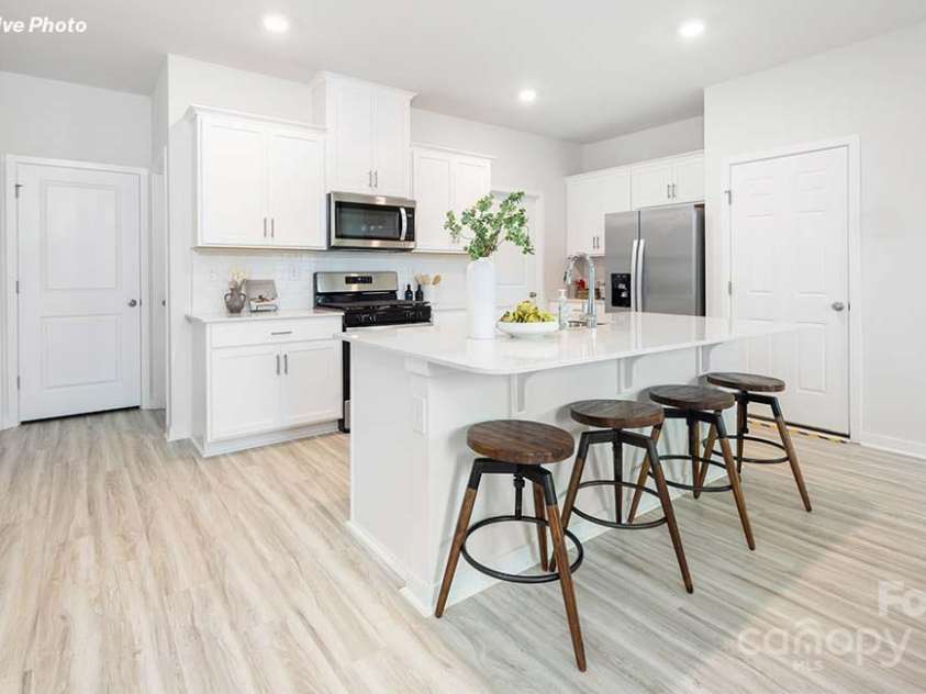 13109 Bristlehead Way, Charlotte, NC 28215.  MLS# CAR4284983, YatesRealty ID 32412. 