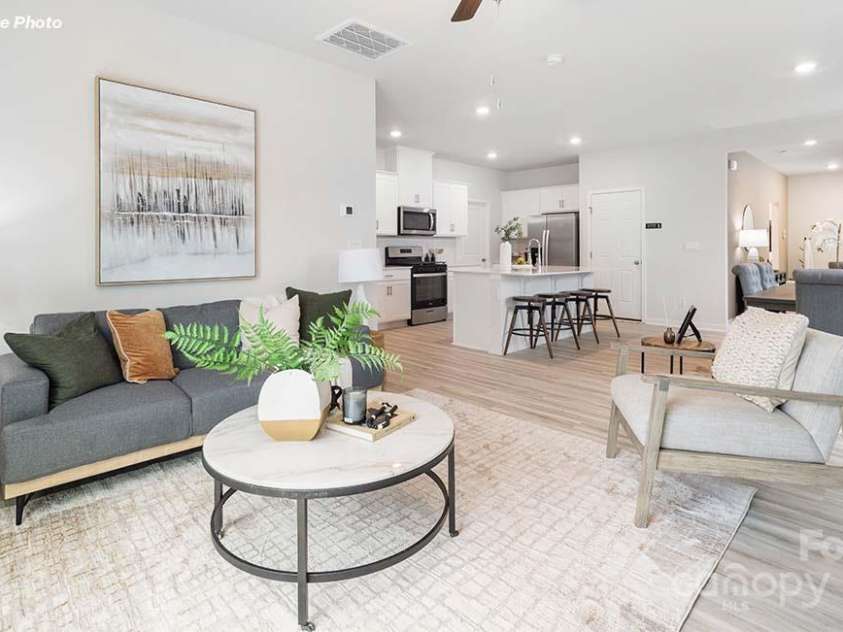 13109 Bristlehead Way, Charlotte, NC 28215.  MLS# CAR4284983, YatesRealty ID 32412. 