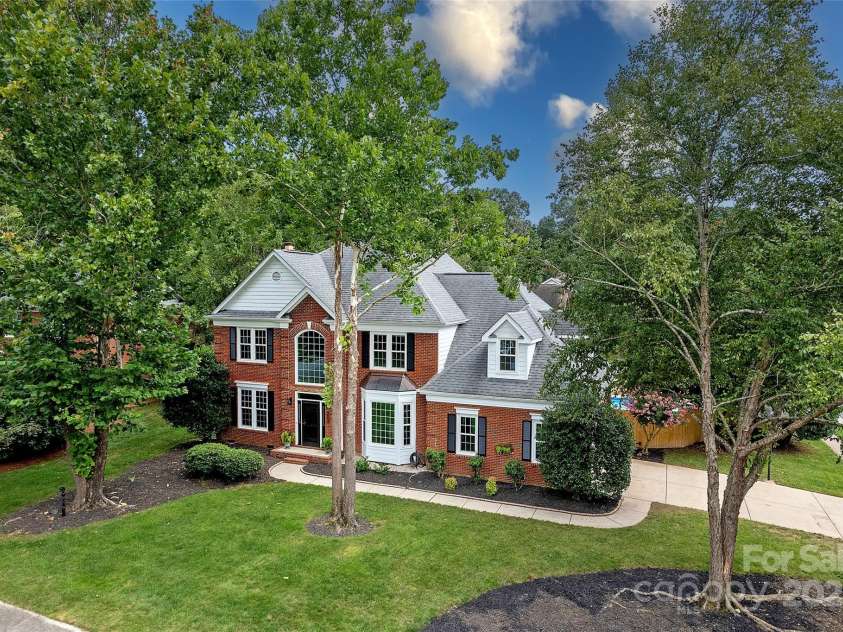 302 Bramwell Place, Matthews, NC 28105.  MLS# CAR4291565, YatesRealty ID 32413. 