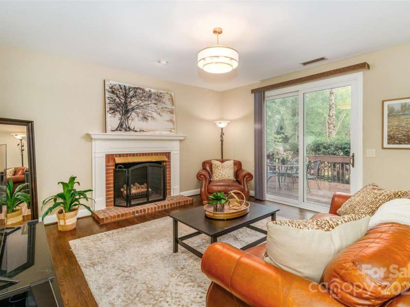 302 Bramwell Place, Matthews, NC 28105.  MLS# CAR4291565, YatesRealty ID 32413. 
