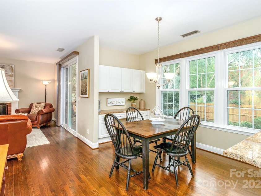 302 Bramwell Place, Matthews, NC 28105.  MLS# CAR4291565, YatesRealty ID 32413. 