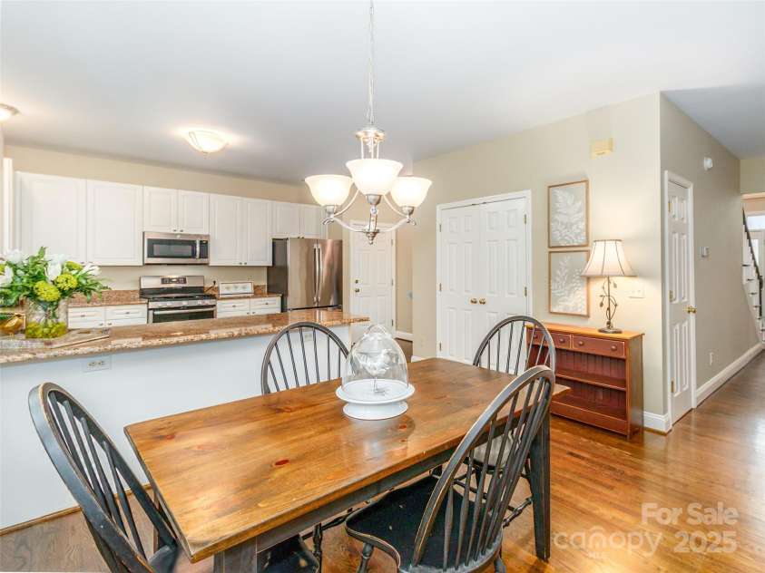 302 Bramwell Place, Matthews, NC 28105.  MLS# CAR4291565, YatesRealty ID 32413. 