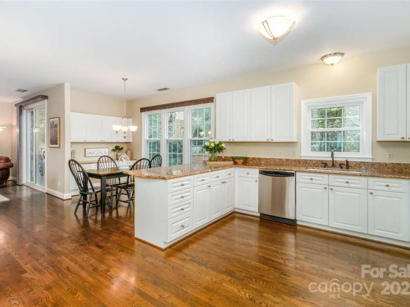 302 Bramwell Place, Matthews, NC 28105.  MLS# CAR4291565, YatesRealty ID 32413. 