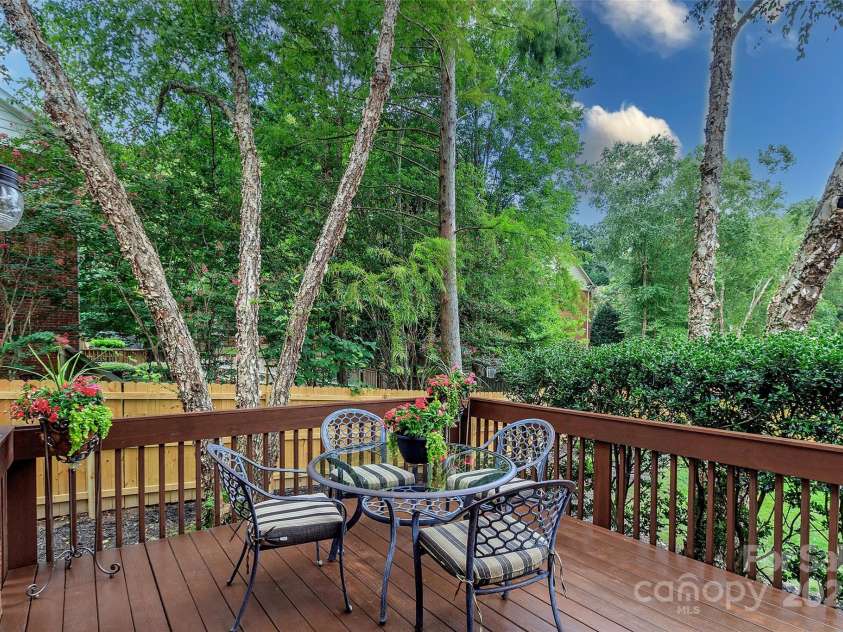 302 Bramwell Place, Matthews, NC 28105.  MLS# CAR4291565, YatesRealty ID 32413. 
