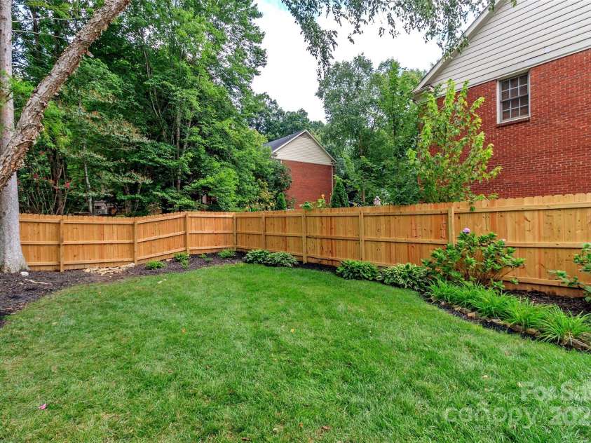 302 Bramwell Place, Matthews, NC 28105.  MLS# CAR4291565, YatesRealty ID 32413. 