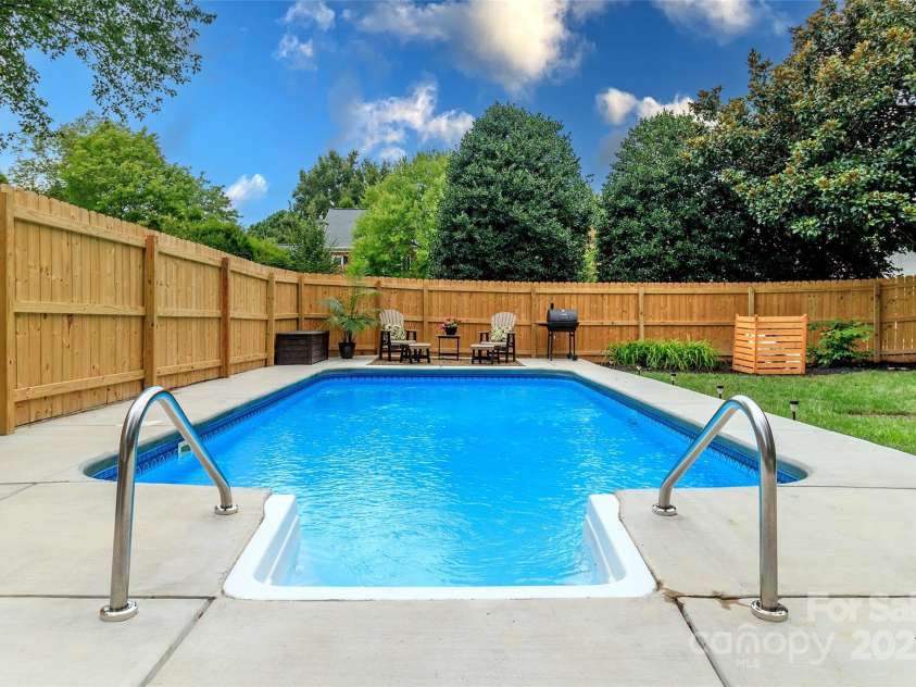 302 Bramwell Place, Matthews, NC 28105.  MLS# CAR4291565, YatesRealty ID 32413. 