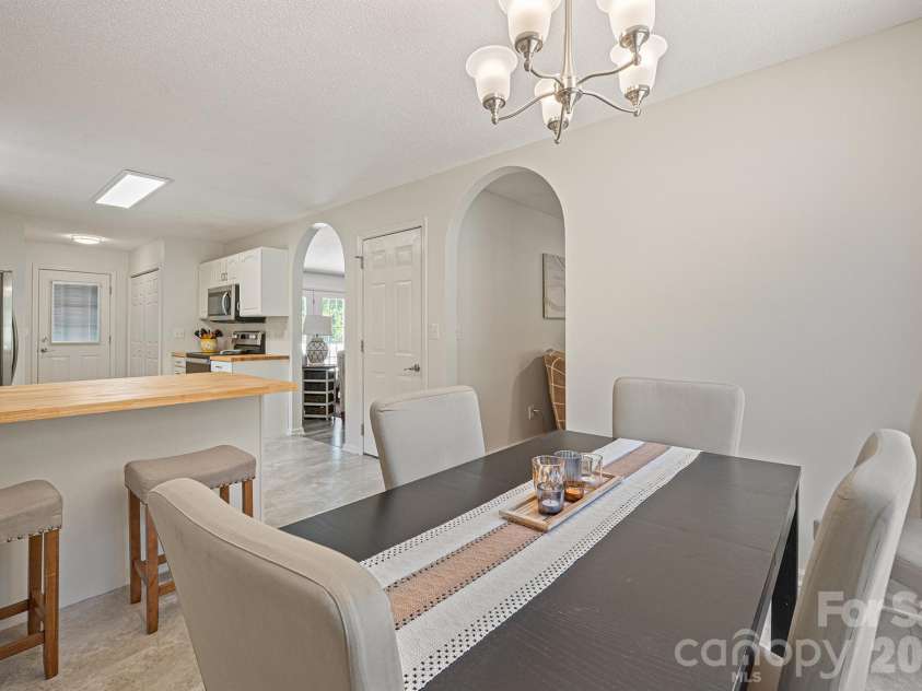 1133 Finger Bridge Road, Hickory, NC 28602.  MLS# CAR4393755, YatesRealty ID 32414. 