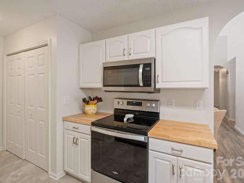 1133 Finger Bridge Road, Hickory, NC 28602.  MLS# CAR4393755, YatesRealty ID 32414. 