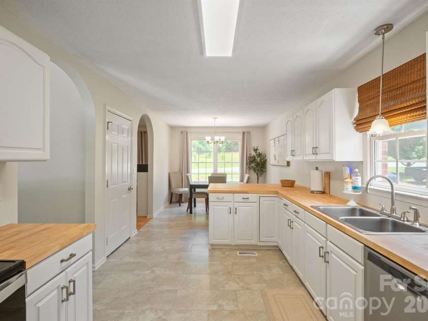 1133 Finger Bridge Road, Hickory, NC 28602.  MLS# CAR4393755, YatesRealty ID 32414. 