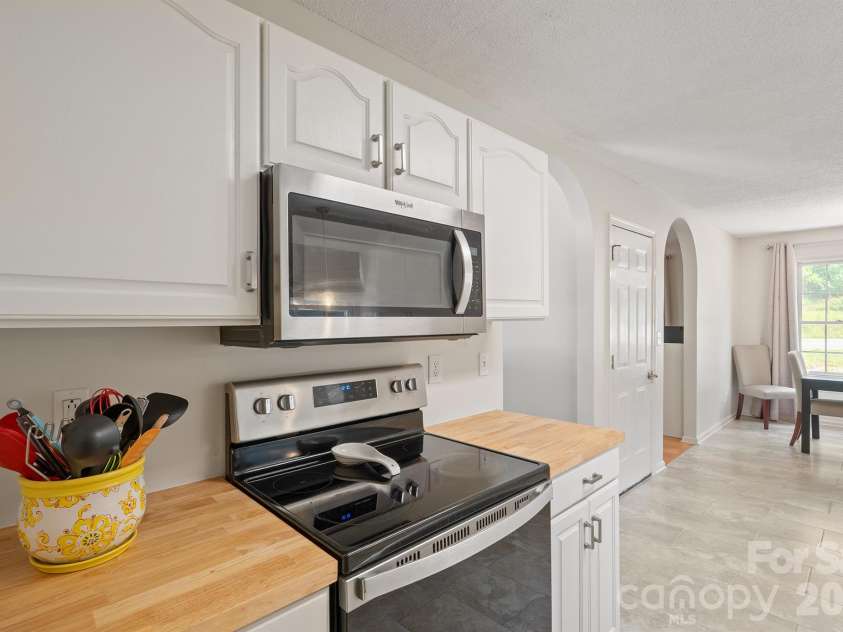 1133 Finger Bridge Road, Hickory, NC 28602.  MLS# CAR4393755, YatesRealty ID 32414. 