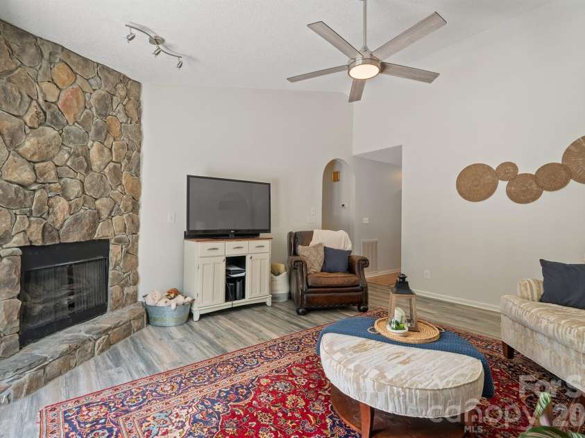 1133 Finger Bridge Road, Hickory, NC 28602.  MLS# CAR4393755, YatesRealty ID 32414. 
