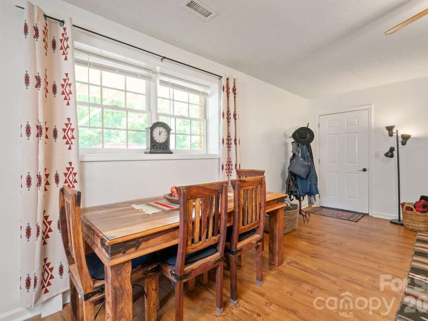 1133 Finger Bridge Road, Hickory, NC 28602.  MLS# CAR4393755, YatesRealty ID 32414. 