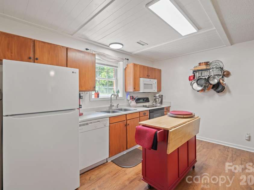 1133 Finger Bridge Road, Hickory, NC 28602.  MLS# CAR4393755, YatesRealty ID 32414. Lower level/bsmt kitchen