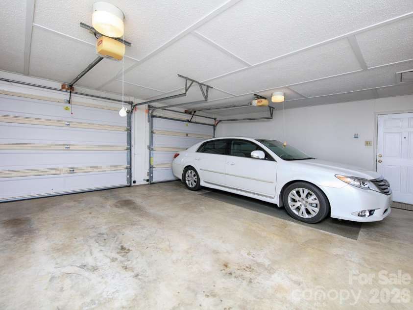1005 Forest Park Drive, Statesville, NC 28677.  MLS# CAR4374714, YatesRealty ID 32415. Extra Large Double Garage