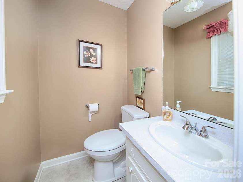 1005 Forest Park Drive, Statesville, NC 28677.  MLS# CAR4374714, YatesRealty ID 32415. Half Bath