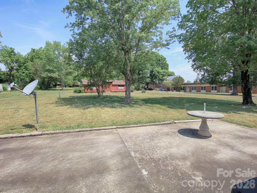 1005 Forest Park Drive, Statesville, NC 28677.  MLS# CAR4374714, YatesRealty ID 32415. Large Patio