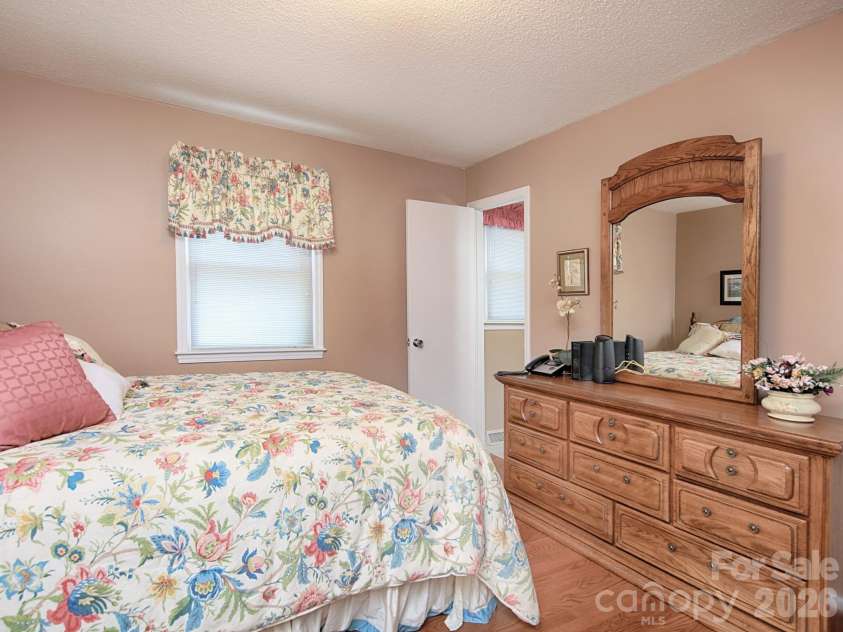 1005 Forest Park Drive, Statesville, NC 28677.  MLS# CAR4374714, YatesRealty ID 32415. Primary Bedroom with Private Half Bath