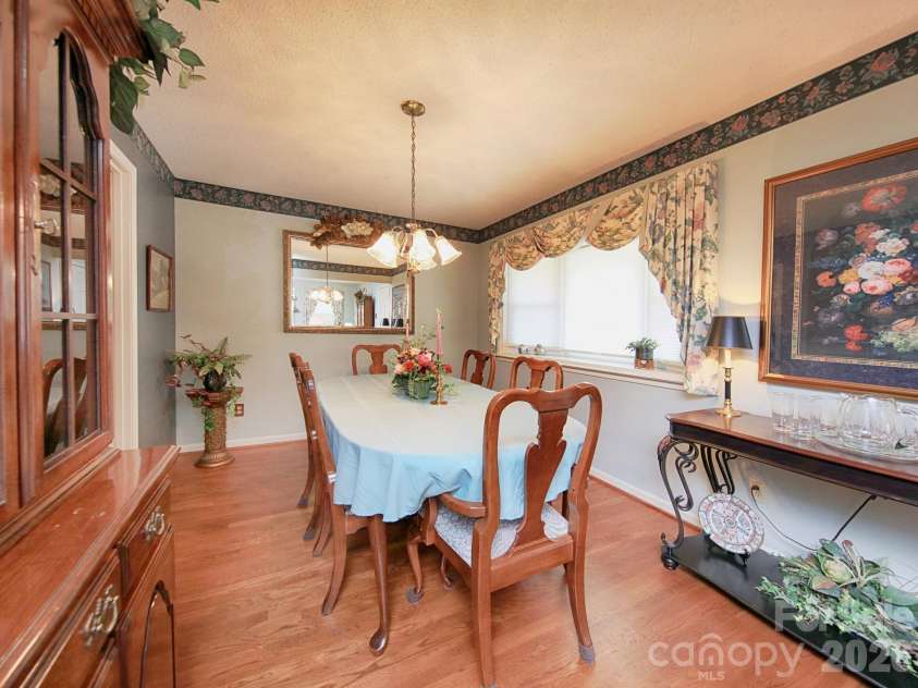 1005 Forest Park Drive, Statesville, NC 28677.  MLS# CAR4374714, YatesRealty ID 32415. Spacious Dining Room