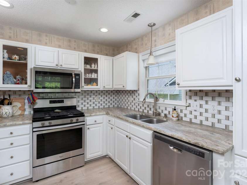 330 Stonehollow Road, Fletcher, NC 28732.  MLS# CAR4271829, YatesRealty ID 32415. 