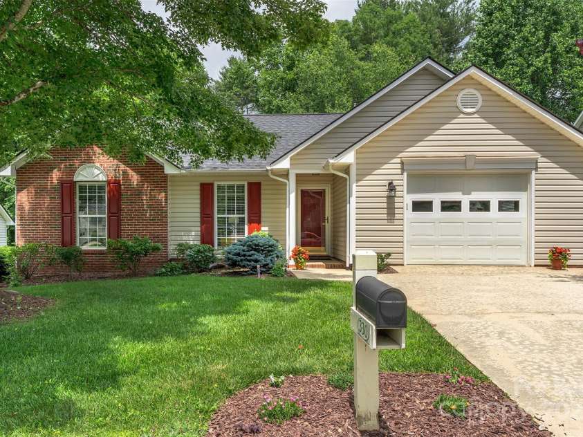 330 Stonehollow Road, Fletcher, NC 28732.  MLS# CAR4271829, YatesRealty ID 32415. Welcome to 330 Stonehollow Rd!