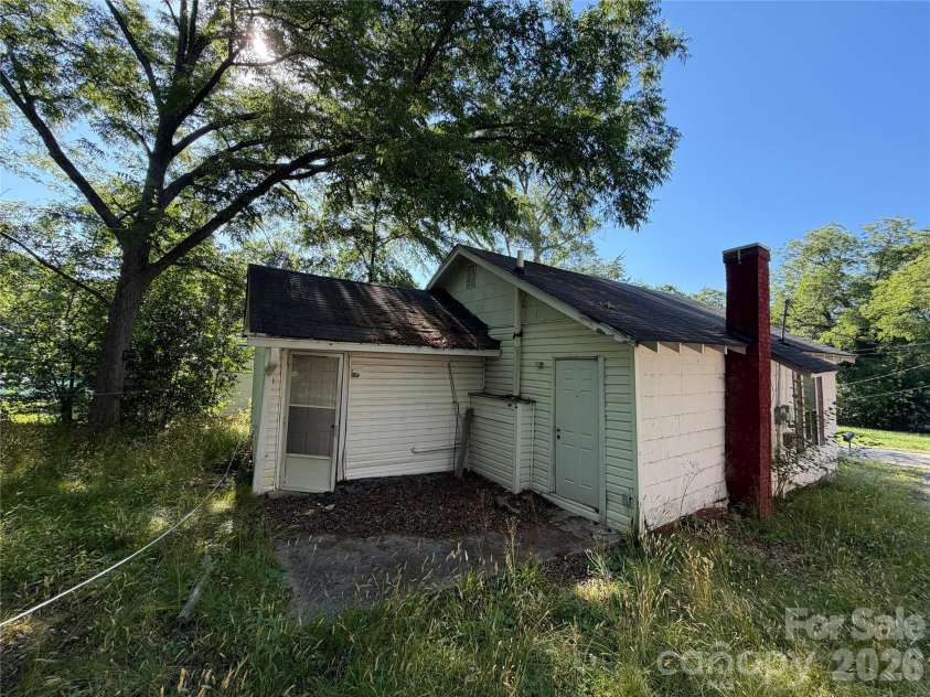547 Center Street, Spartanburg, SC 29301.  MLS# CAR4389696, YatesRealty ID 32416. 