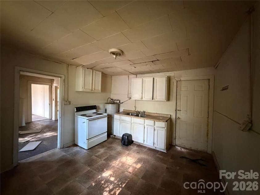 547 Center Street, Spartanburg, SC 29301.  MLS# CAR4389696, YatesRealty ID 32416. 