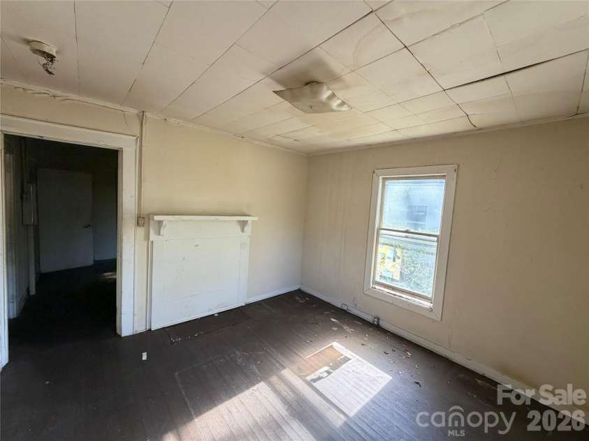 547 Center Street, Spartanburg, SC 29301.  MLS# CAR4389696, YatesRealty ID 32416. 