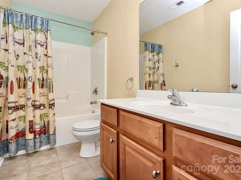 1576 Bay Meadows Avenue, Concord, NC 28027.  MLS# CAR4282430, YatesRealty ID 32418. Ensuite Bath