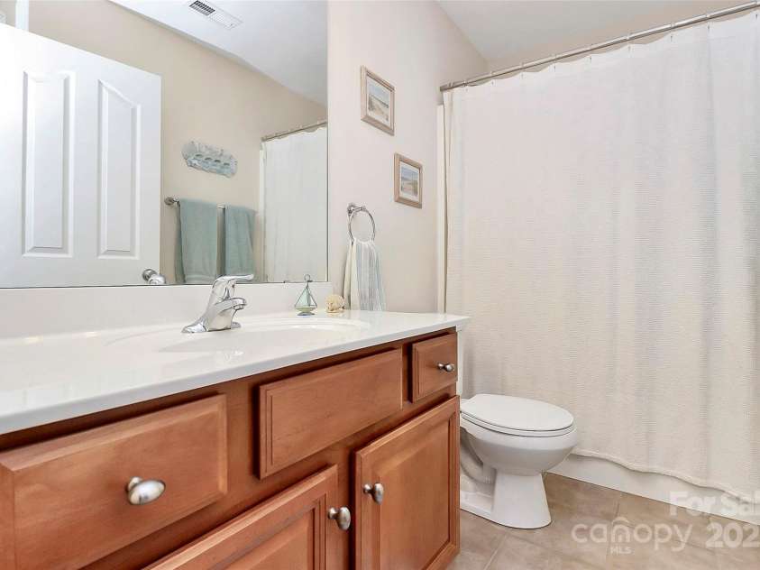 1576 Bay Meadows Avenue, Concord, NC 28027.  MLS# CAR4282430, YatesRealty ID 32418. Full Guest Bath