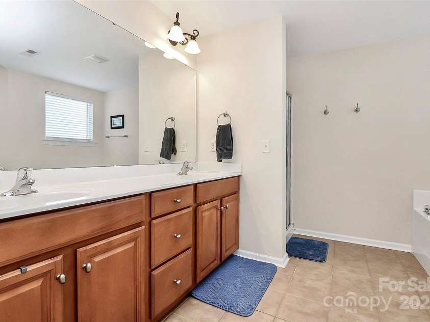 1576 Bay Meadows Avenue, Concord, NC 28027.  MLS# CAR4282430, YatesRealty ID 32418. Primary Bath