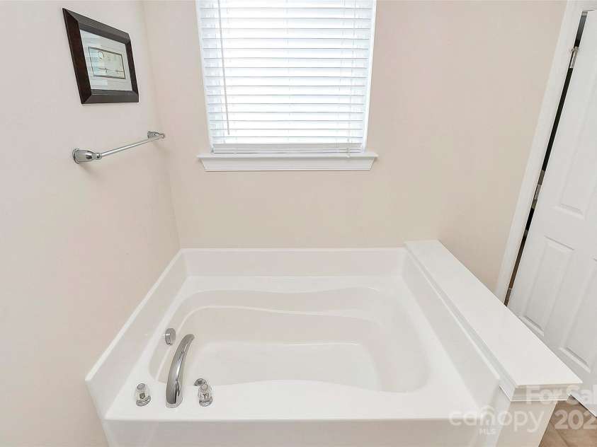 1576 Bay Meadows Avenue, Concord, NC 28027.  MLS# CAR4282430, YatesRealty ID 32418. Primary Bath