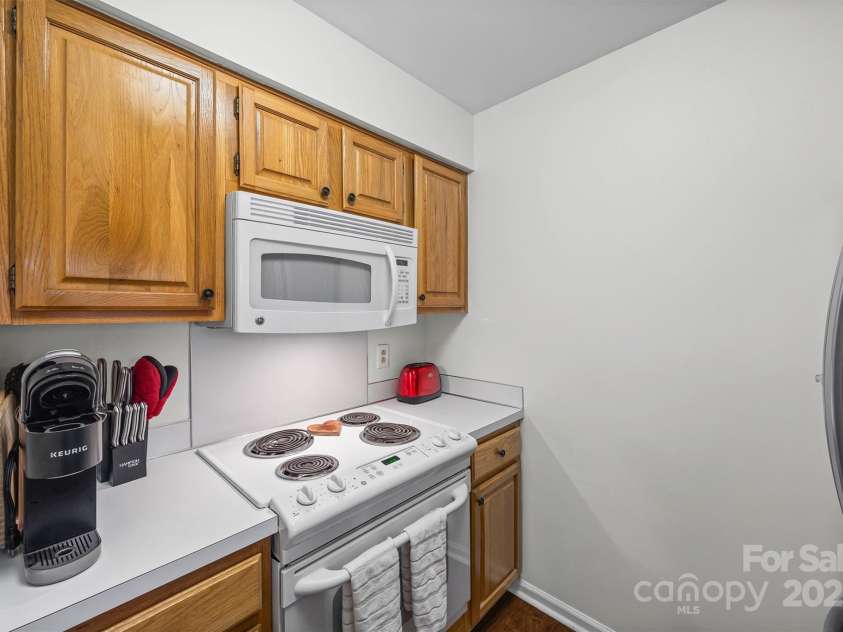 5003 Sharon Road, Charlotte, NC 28210.  MLS# CAR4300566, YatesRealty ID 32418. 