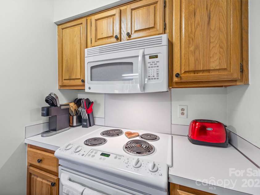 5003 Sharon Road, Charlotte, NC 28210.  MLS# CAR4300566, YatesRealty ID 32418. 