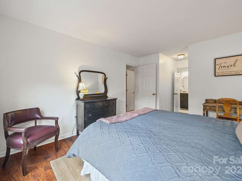 5003 Sharon Road, Charlotte, NC 28210.  MLS# CAR4300566, YatesRealty ID 32418. 