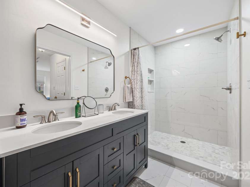 5003 Sharon Road, Charlotte, NC 28210.  MLS# CAR4300566, YatesRealty ID 32418. 