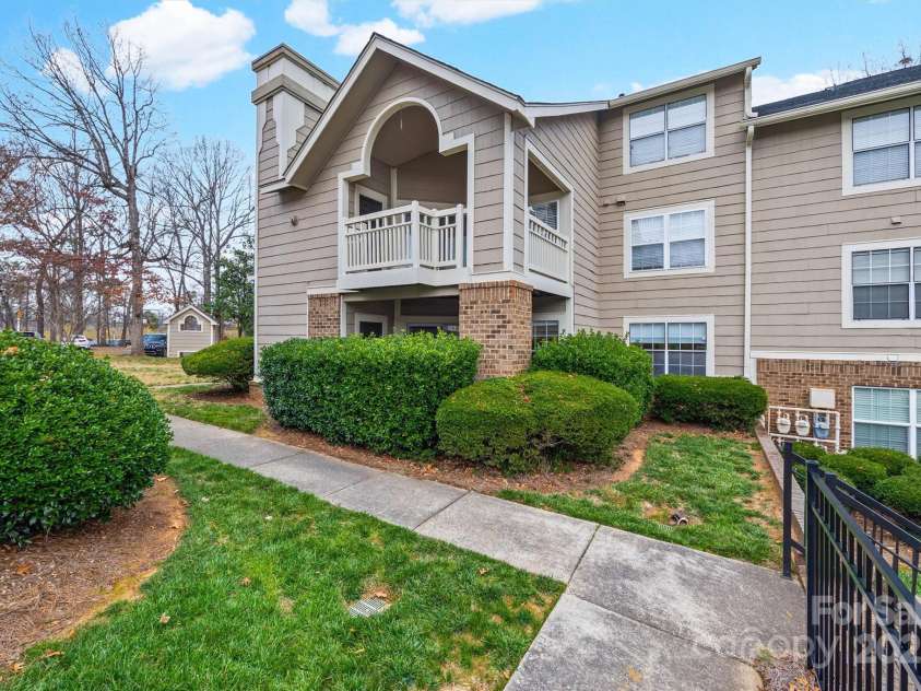 5003 Sharon Road, Charlotte, NC 28210.  MLS# CAR4300566, YatesRealty ID 32418. 