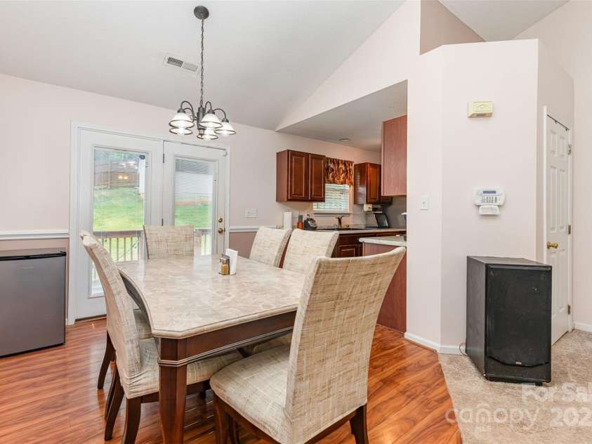 10106 Ashley Farm Drive, Matthews, NC 28105.  MLS# CAR4283061, YatesRealty ID 32419. 