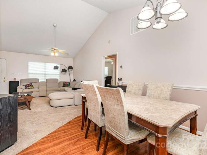 10106 Ashley Farm Drive, Matthews, NC 28105.  MLS# CAR4283061, YatesRealty ID 32419. 