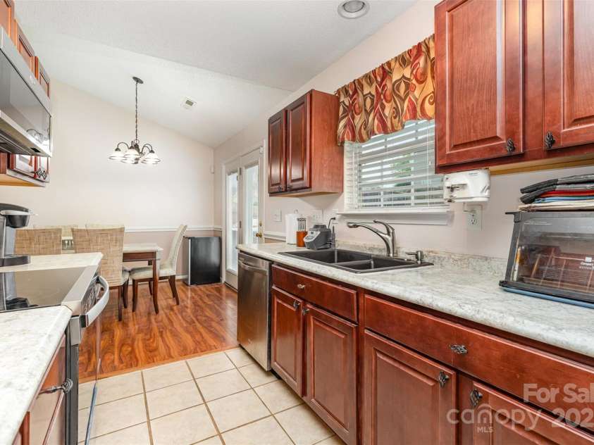 10106 Ashley Farm Drive, Matthews, NC 28105.  MLS# CAR4283061, YatesRealty ID 32419. 