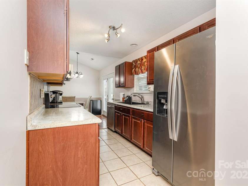 10106 Ashley Farm Drive, Matthews, NC 28105.  MLS# CAR4283061, YatesRealty ID 32419. 