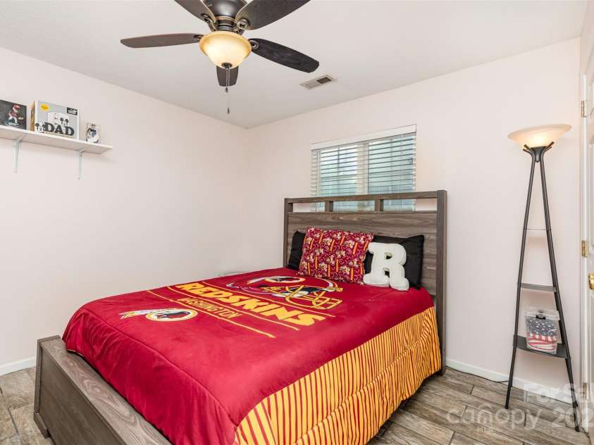 10106 Ashley Farm Drive, Matthews, NC 28105.  MLS# CAR4283061, YatesRealty ID 32419. 