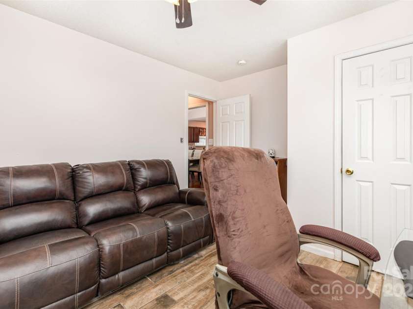 10106 Ashley Farm Drive, Matthews, NC 28105.  MLS# CAR4283061, YatesRealty ID 32419. 