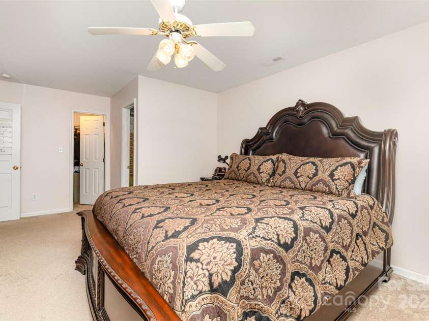 10106 Ashley Farm Drive, Matthews, NC 28105.  MLS# CAR4283061, YatesRealty ID 32419. 